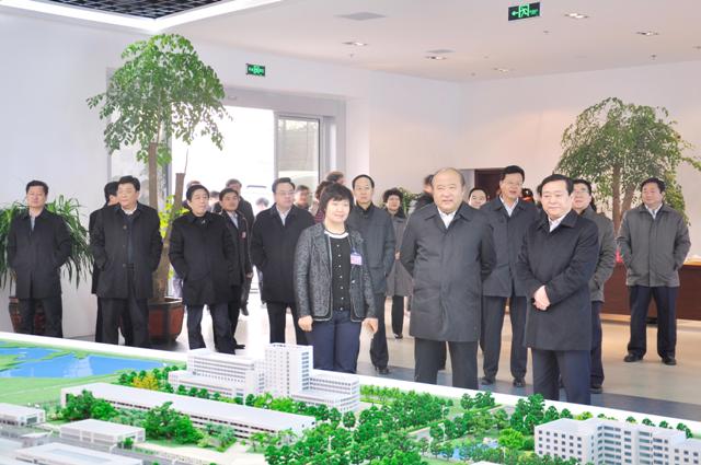 市委書記、市人大常委會主任張少軍(右二)一行來我公司參觀時的情景