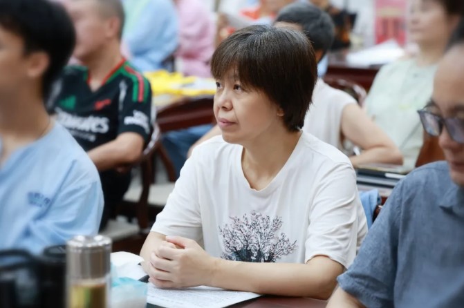 總想著給孩子留足家底？二進(jìn)爸媽在線(xiàn)，我徹底改變育兒認(rèn)知